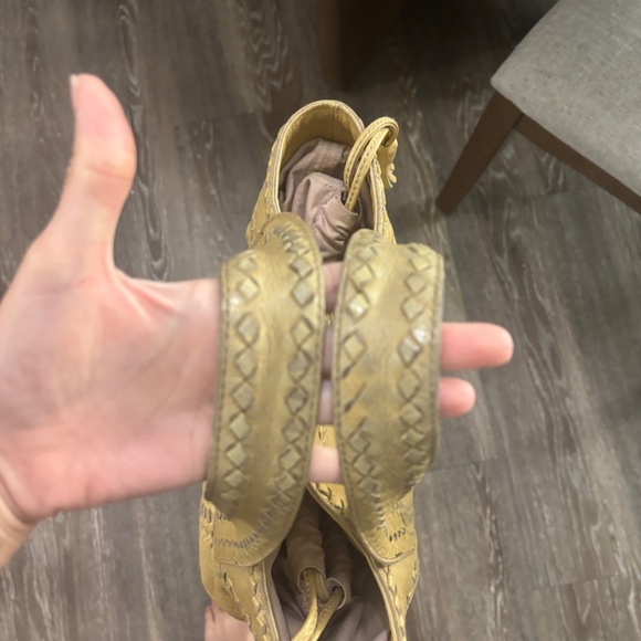 Leather bucket bag - Picture 2 of 5